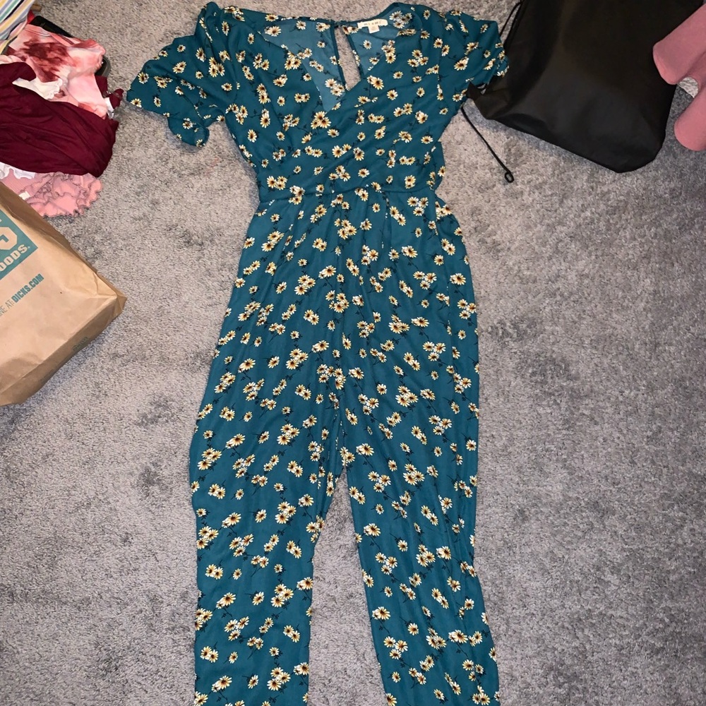 Beautiful green romper with yellow flowers!